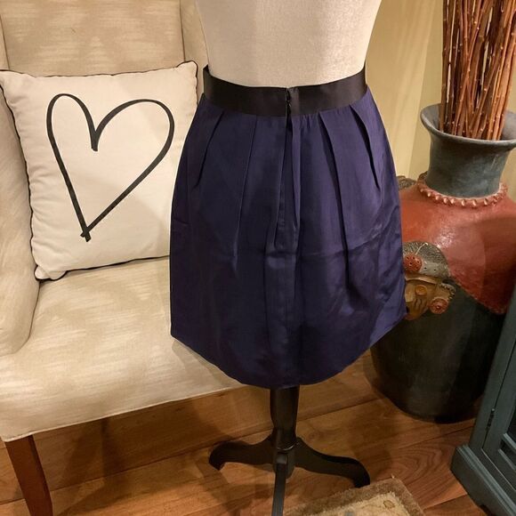 J.Crew 100% silk skirt 💙 - Picture 2 of 3
